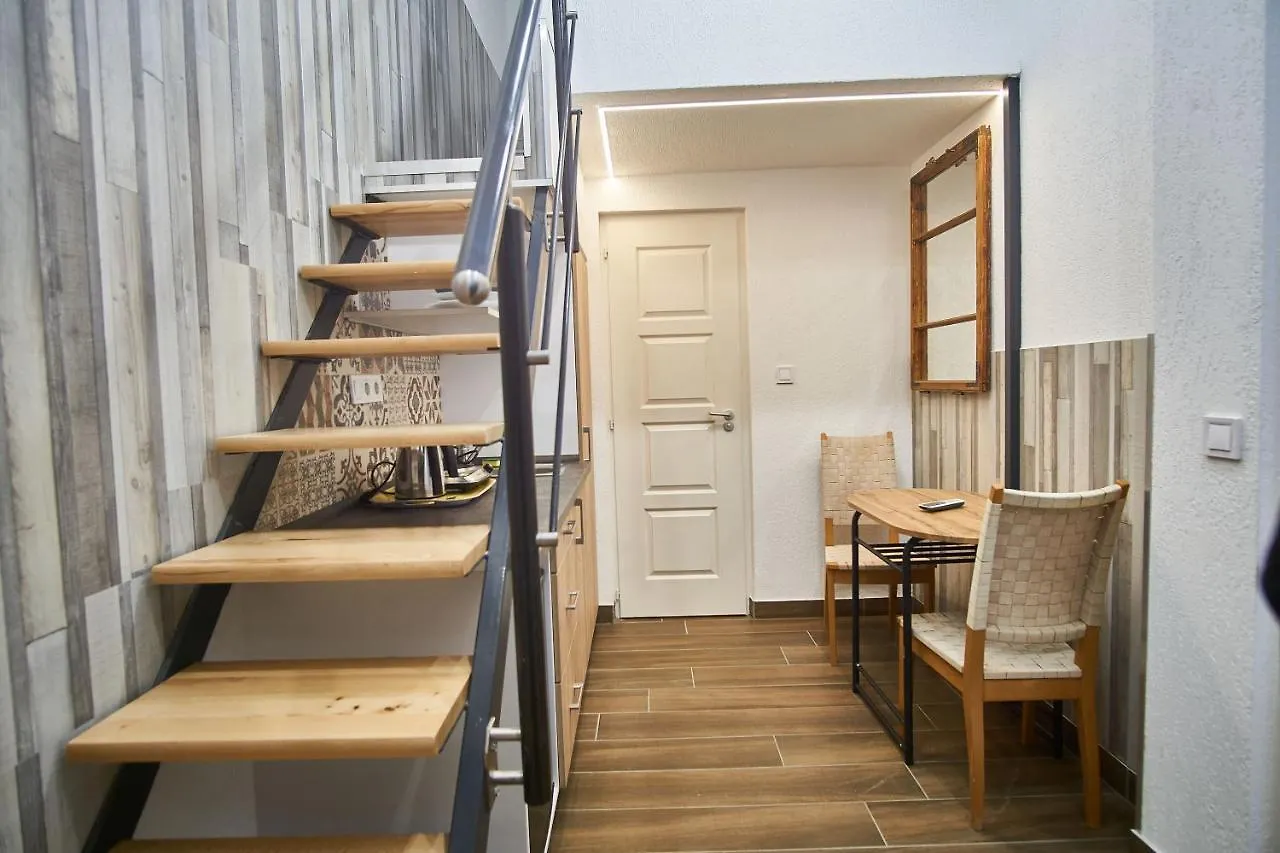 Km33 Apartments - Budapest - Hostaid