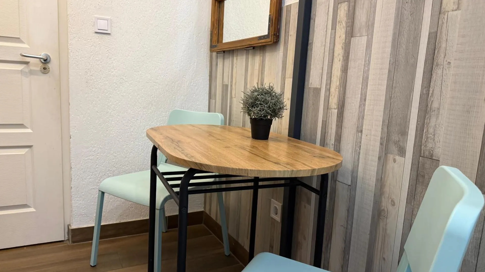 Km33 Apartments - Budapest - Hostaid