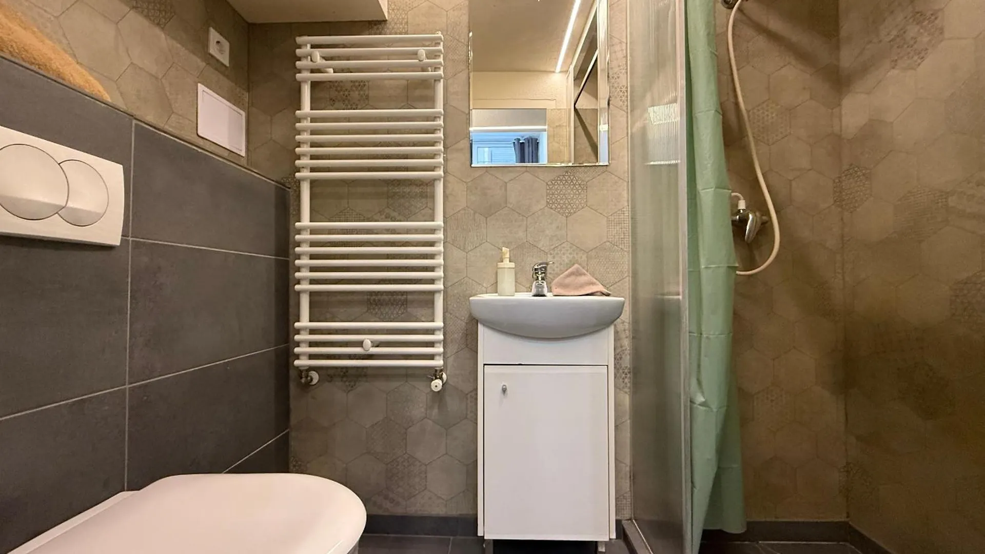 Km33 Apartments - Budapest - Hostaid