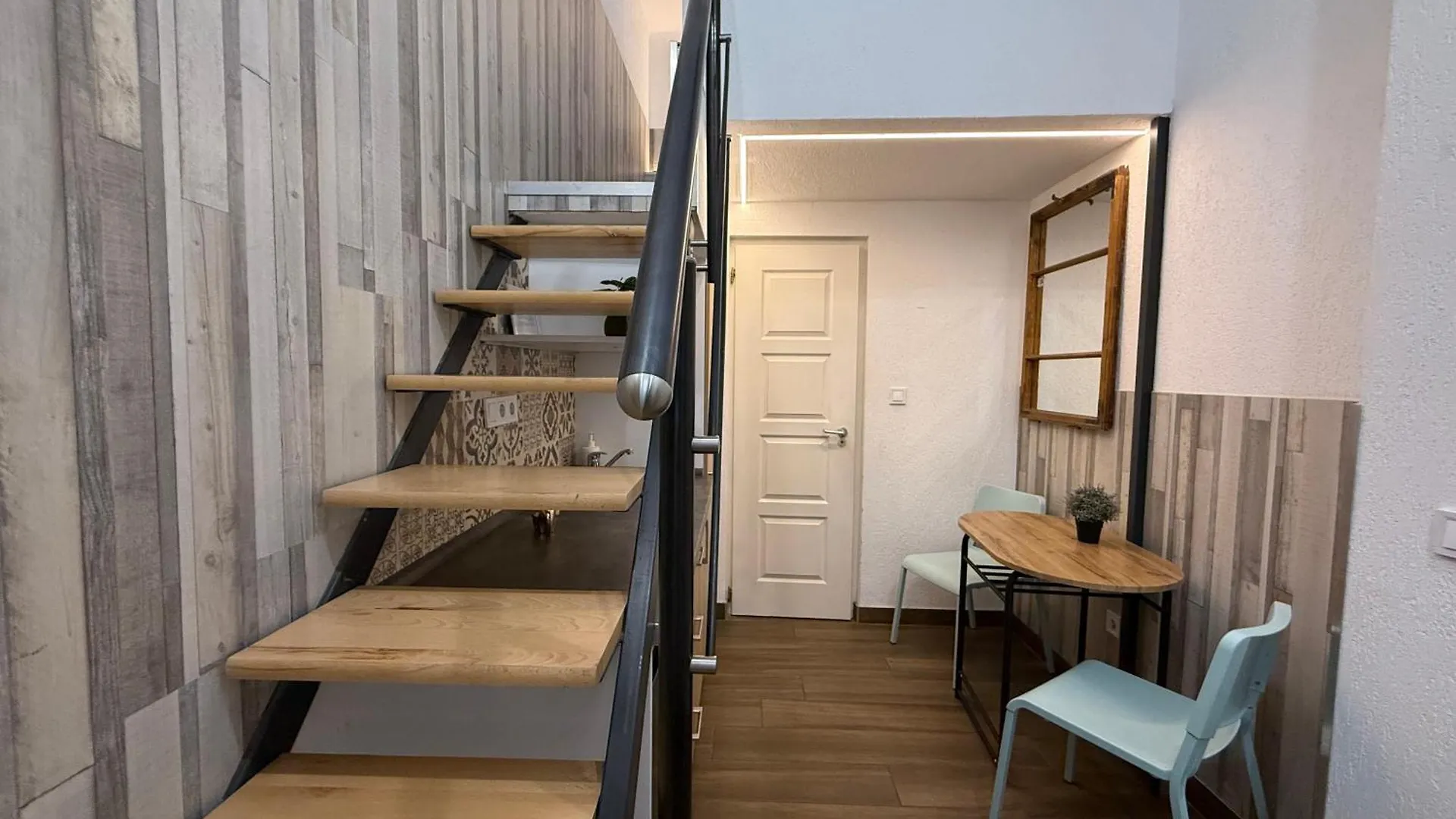 Km33 Apartments - Budapest - Hostaid