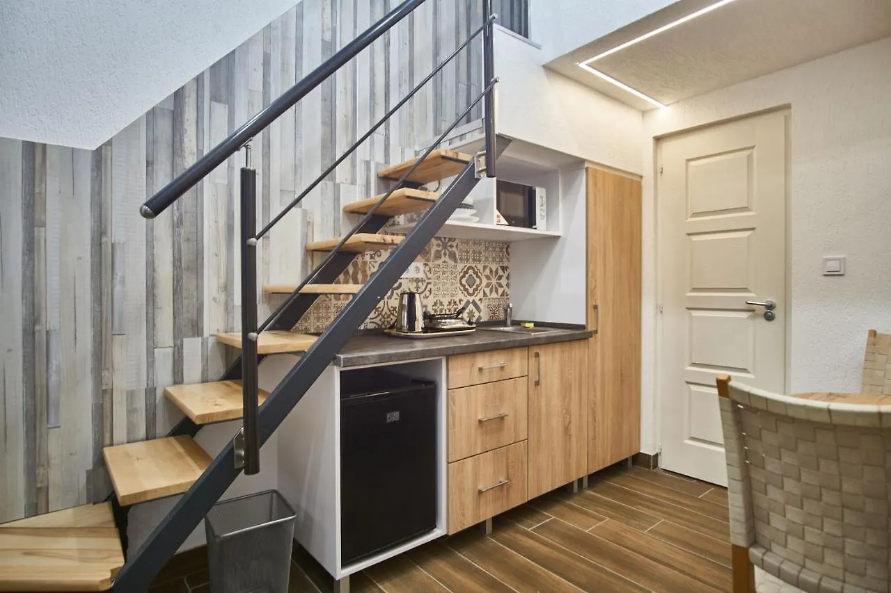 Km33 Apartments - Budapest - Hostaid contacts