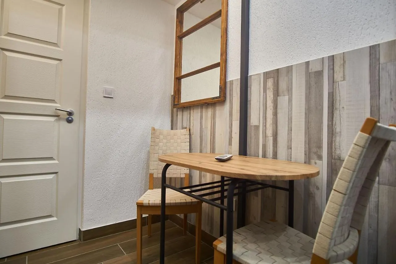 Km33 Apartments - Budapest - Hostaid