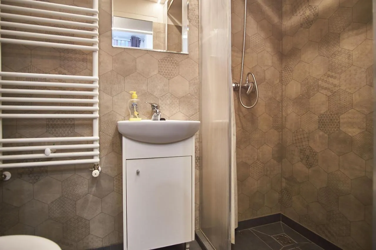 Km33 Apartments - Budapest - Hostaid